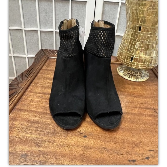 Report, Woman’s, booties, Black,Open toes,Size 7.: - Picture 4 of 9